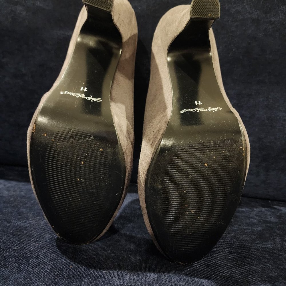 Shoes - Picture 5 of 6